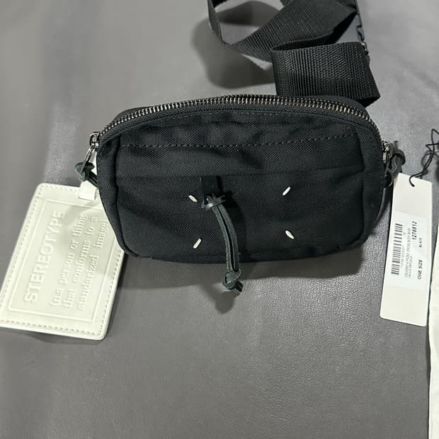 마르지엘라 스몰 스티치 크로스백 블랙