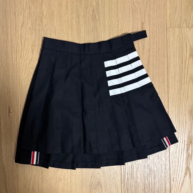 톰브라운 스커트