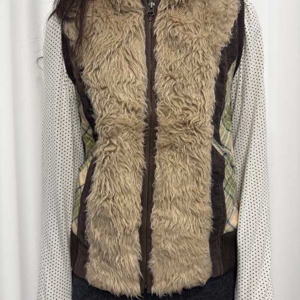 heart market fur detail hood vest