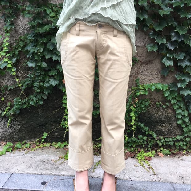 Side stud point cropped pants
