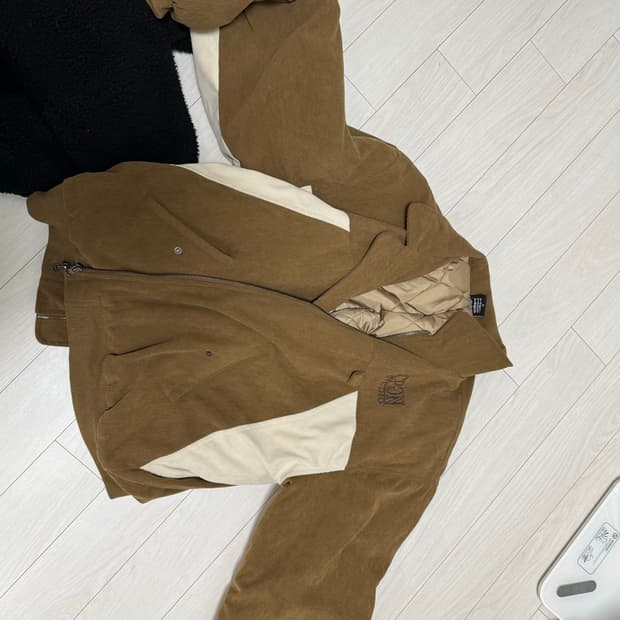 꼼파뇨 코듀로이 바시티 자켓 카멜