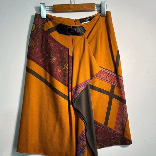 ETRO 에트로 디테일 미디 랩스커트 (Italy made)