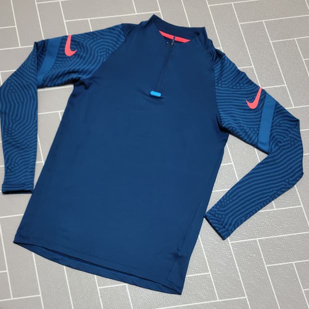 나이키 드라이핏 스트라이크 롱슬리브 드릴 탑 M