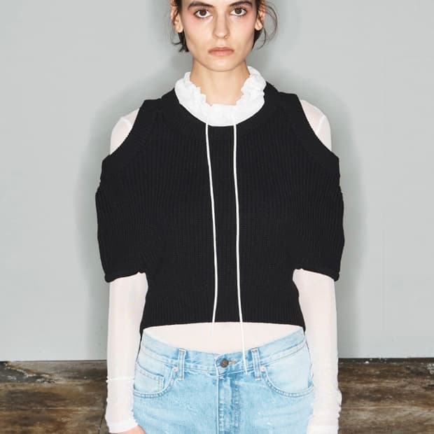 더오픈프로덕트(OPEN YY)컷 아웃 니트 케이프_Black