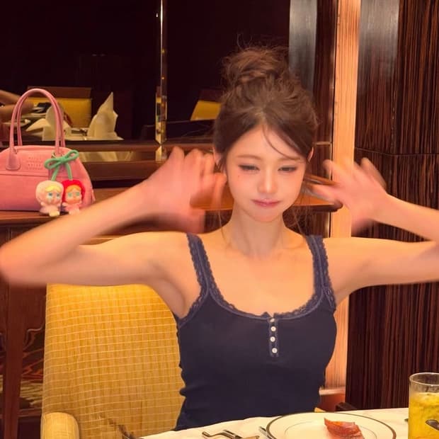 브랜디멜빌 네이비 레이스 슬리브리스