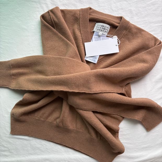 [L] 마르지엘라 캐시미어 브이넥 니트 카멜