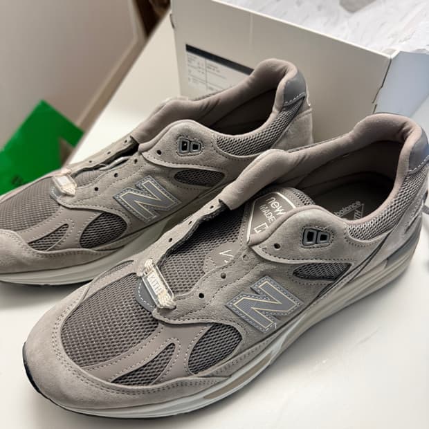 뉴발란스 x 키스 991v2 메이드 인 UK 문락