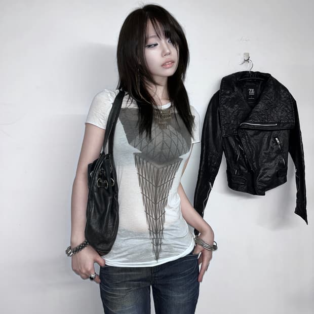 가레스 퓨 컷 아웃 그래픽 반팔