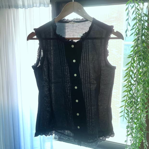 JP vintage black pintuck sleeveless