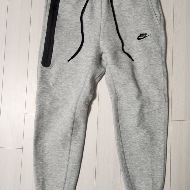 나이키 스포츠웨어 테크 플리스 조거팬츠 사이즈L 

오염 하자없이 깨끗해