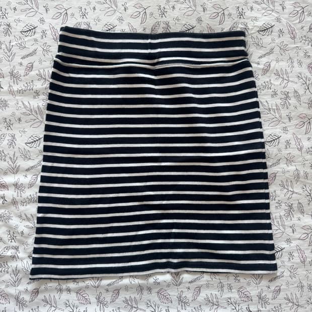 STRIPE A MID SKIRT