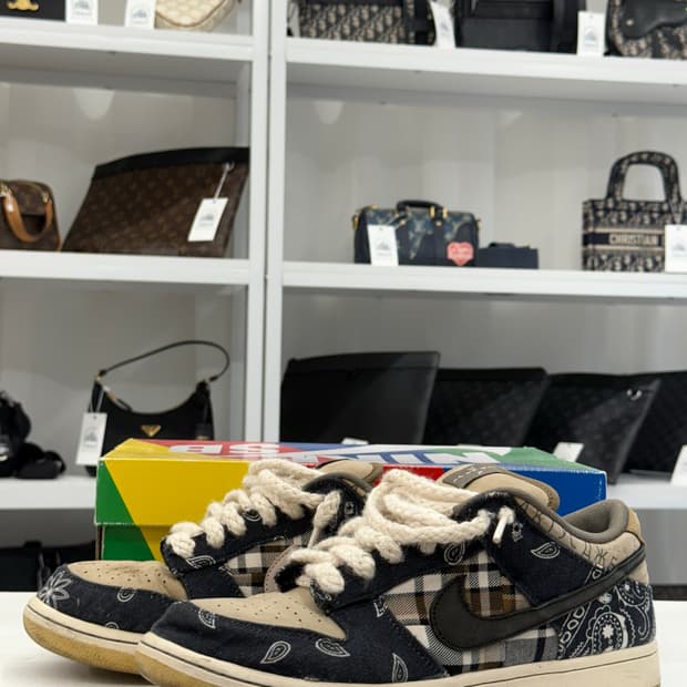 [270] 나이키 X 트래비스 스캇 SB 덩크 로우