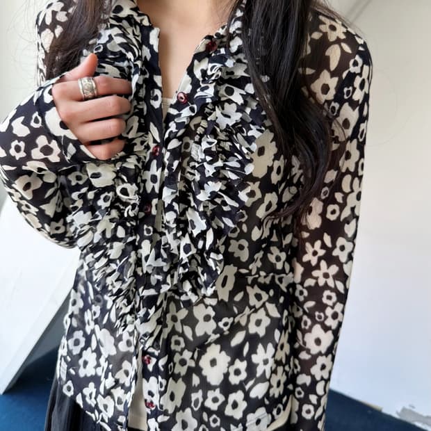 Silky fabric design wide collar blouse s