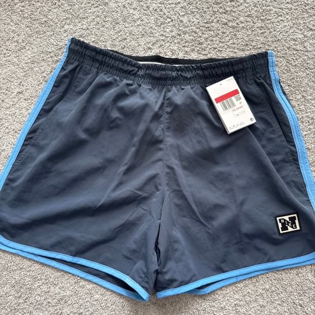 나이키 스우시 반바지 L 새상품