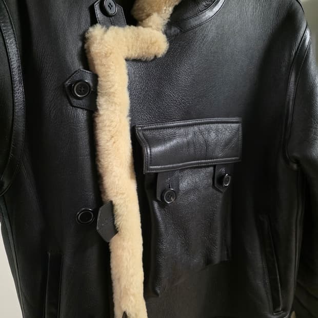 이스트로그 무스탕