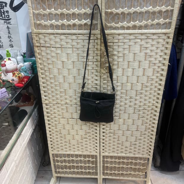 정품 프라다 나일론 크로스백 팝니다