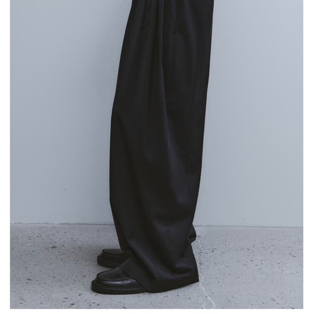 유스 24fw 4-pleated 팬츠 구합니다