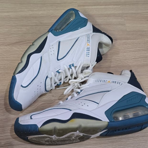 조던 포인트레인 화이트 리프트블루 us9 사이즈 270