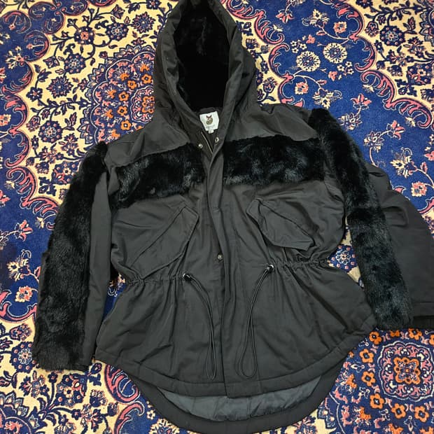 몰리올리(Molliolli) 사이드 퍼 라인 후드 자켓