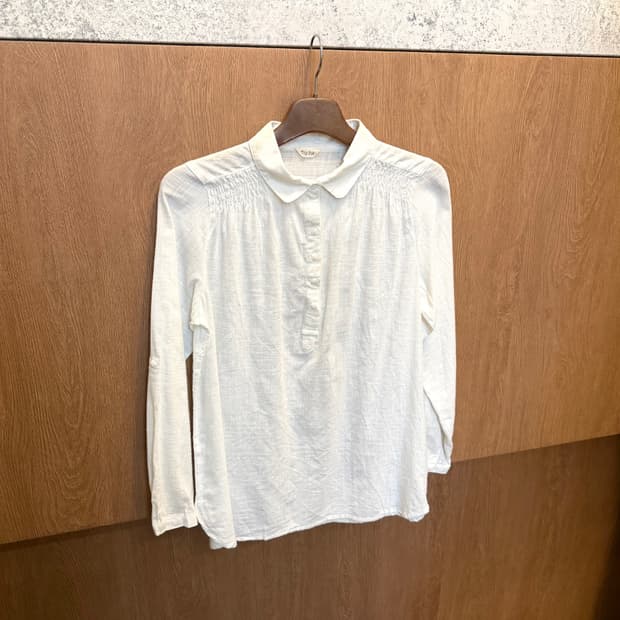 빈티지 롱슬리브 블라우스 라운드 카라 어깨 셔링 디테일 아이보리