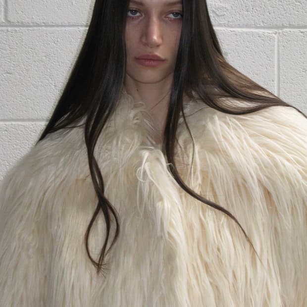 WIDE COLLAR HAIRY FUR COAT_IVORY