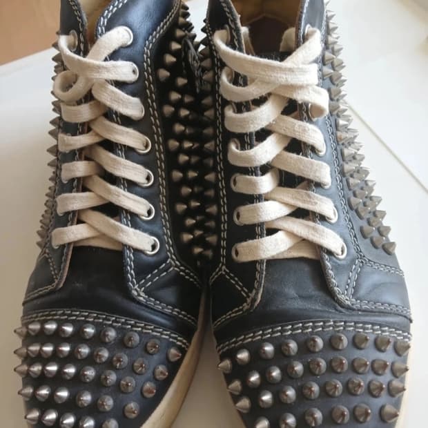 크리스찬 루부탱 스터드 하이탑 스니커즈 39사이즈