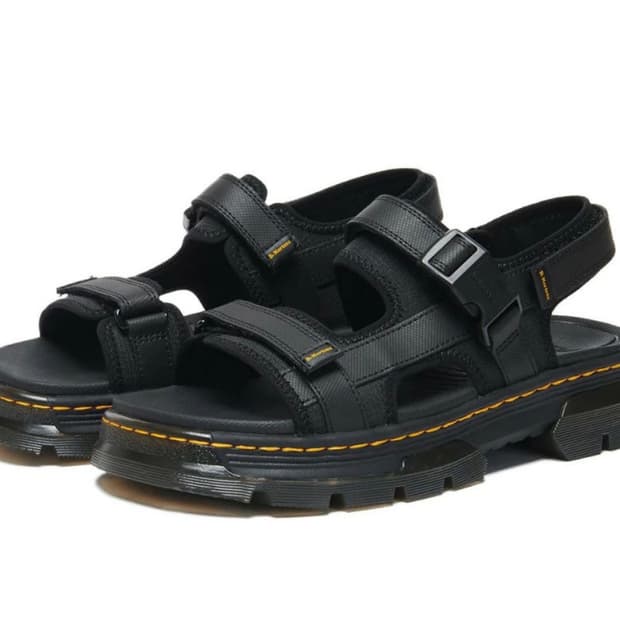 (새상품) 닥터마틴 포스터 샌들 26471001 / 230사이즈