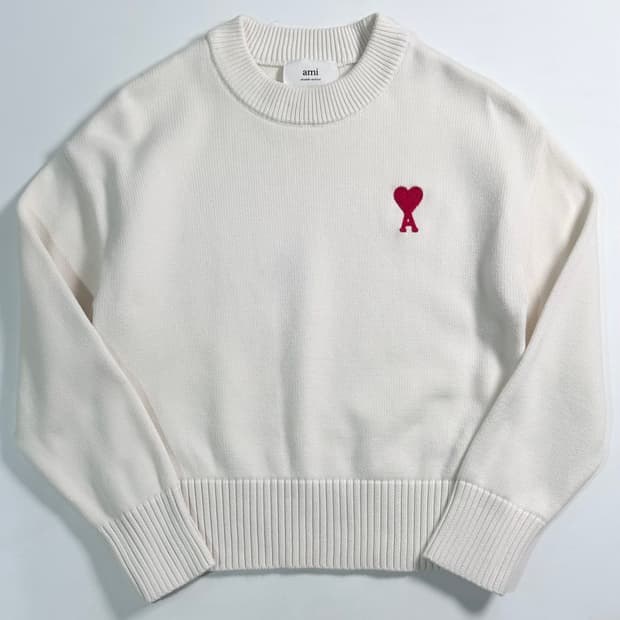 아미 스몰하트 크루넥 화이트 니트