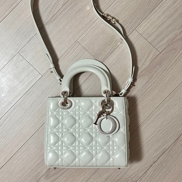 디올 레이디백 화이트 스몰 레플리카
