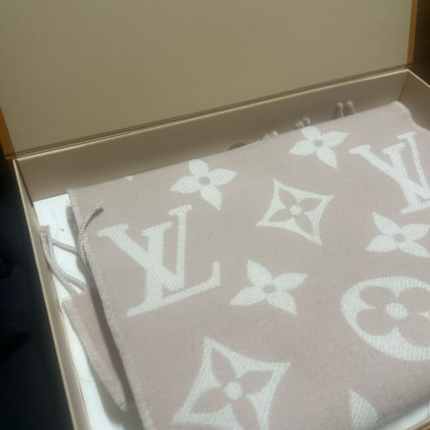 루이비통 공홈구매 머플러 목도리 스카프 판매합니다 