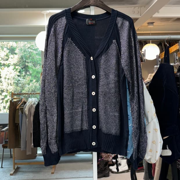 히로코 코시노 트렁크 가디건