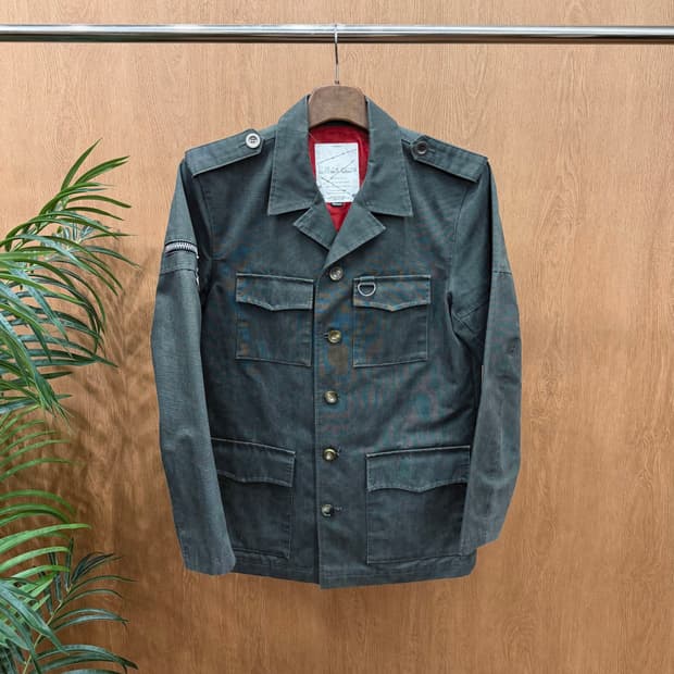 식스 새디즘 밀리터리 필드 자켓 D-링 스트랩 지퍼 포켓 디테일 카키