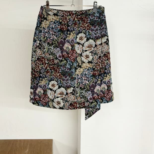 슈슈통 플라워 자카드 미디 스커트