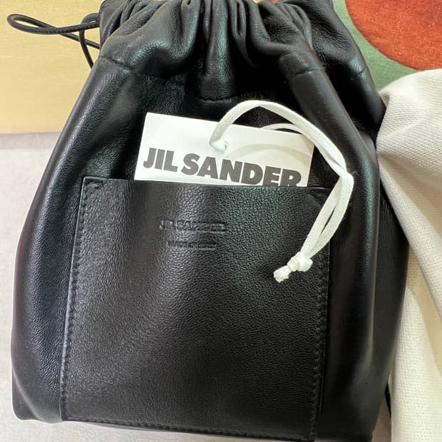 산드로 리버시블 드로스트링백 스몰 가죽숄더백 만두백 카바텔리백