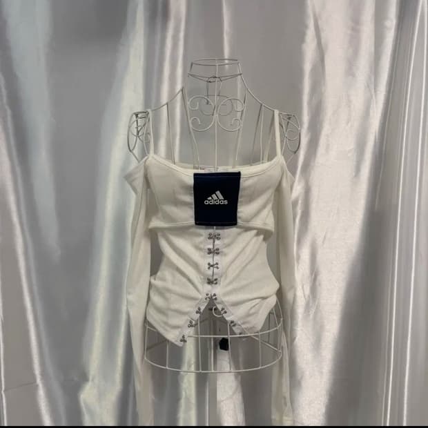 유이브 아디다스 화이트 롱 슬리브 코르셋 탑 커스텀