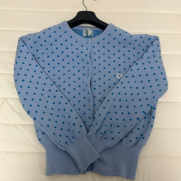 노컨텐츠 도트 울 가디건 스카이 하늘색