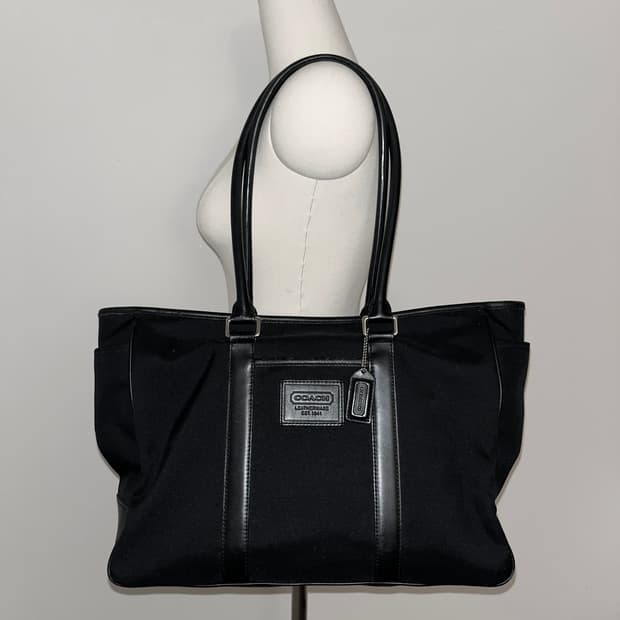 📦 Coach Signature Allblack Shoulder Bag