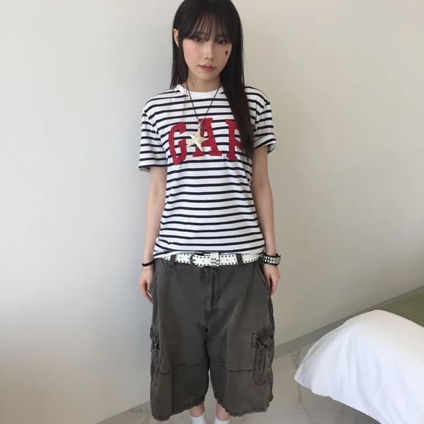 Gap Stripe Big Logo Tee