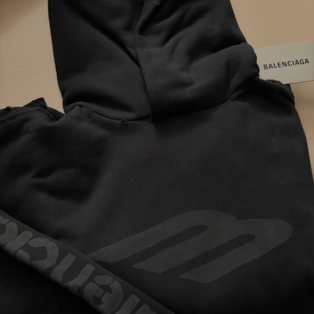 발렌시아가 3B 스텐실 후드 미디움 핏 블랙