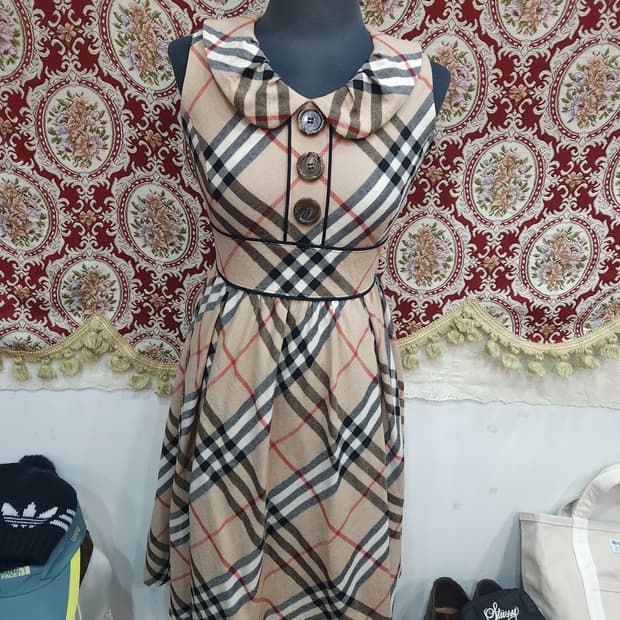 버버리 블루라벨 울 노바체크 민소매 원피스
​
