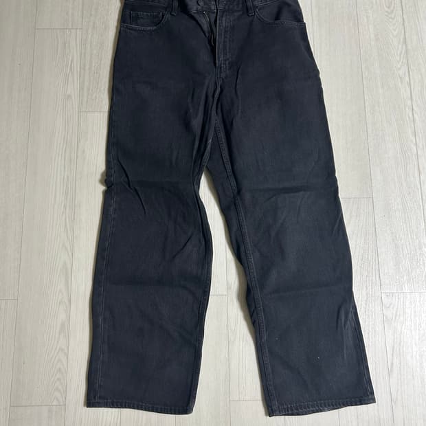 유니클로 흑청 루즈스트레이트핏 진 (32)