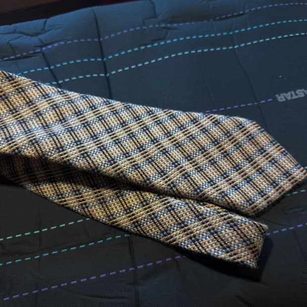 톰포드 실크 캐시미어 체크 넥타이 판매 합니다.