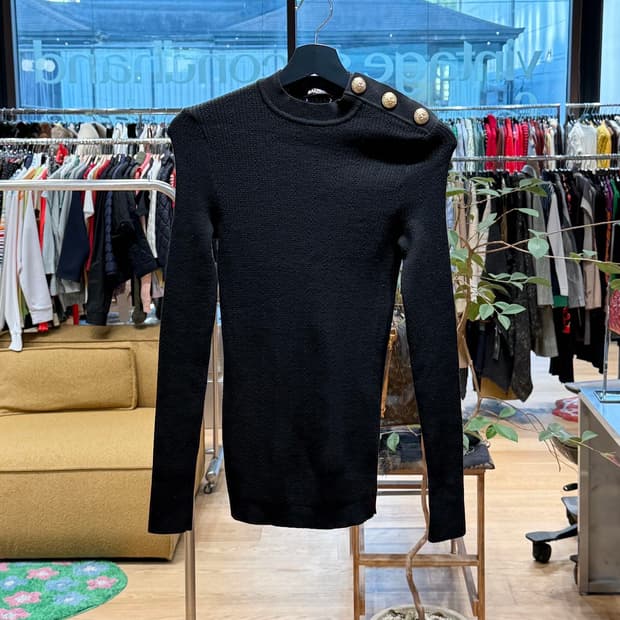 발망 블랙 금장 버튼 울 니트