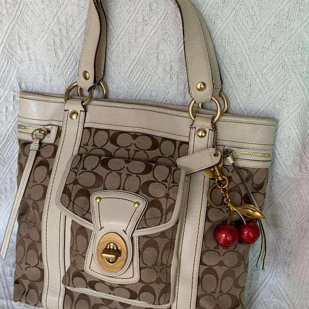 👜 Coach 00’s 65th Lagacy Shoulder Bag
