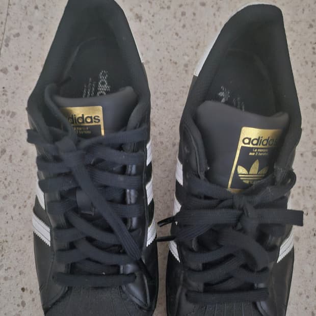 아디다스 슈퍼스타 검골