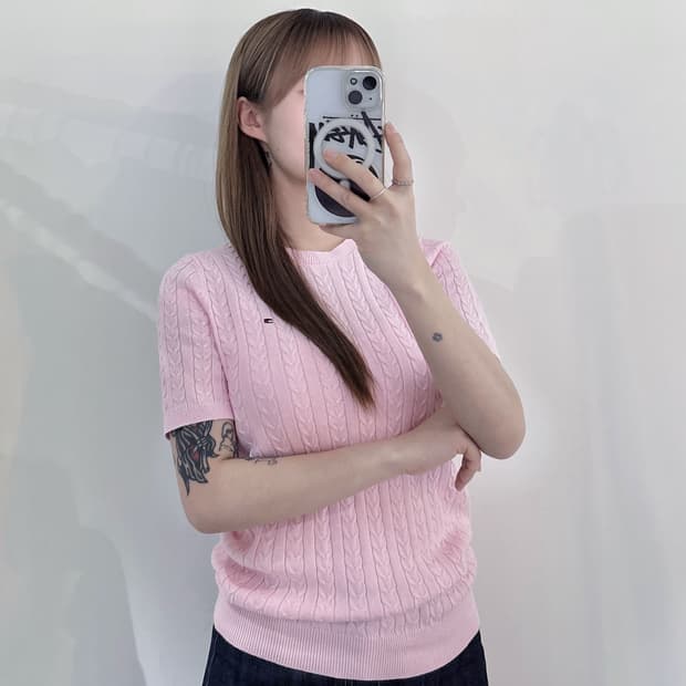 타미힐피거 스몰로고 베이비핑크 케이블 반팔 니트