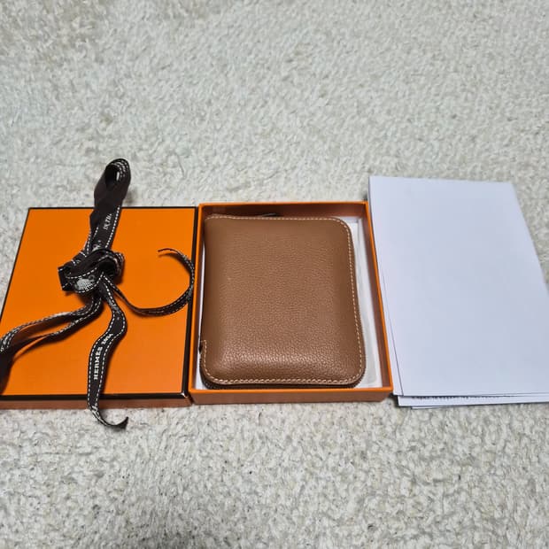 에르메스 지갑 판매합니다.