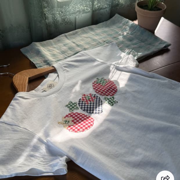 영의 패치워크 딸기 티셔츠