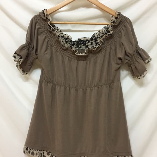 호피 오프숄더 블라우스