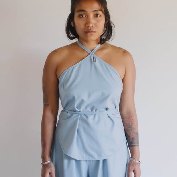 [S,M]베이스레인지 Mar 스트랩 슬리브리스 탑/세리 블루